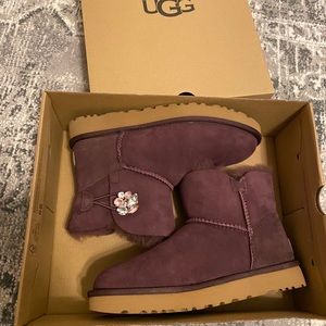UGG Australia Mini Bailey button Gem NWT 6